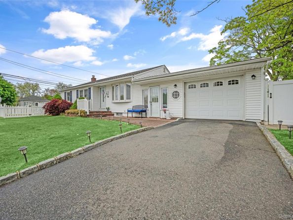 56 15th Avenue, West Babylon NY 11704