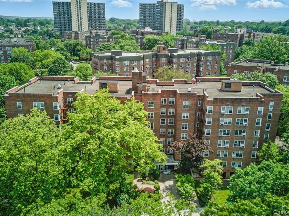 209-80 18 Avenue 4D, Bayside NY 11360