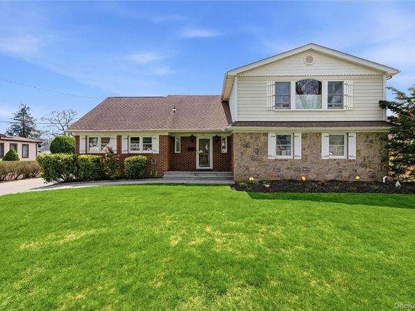 36 Hemlock Lane, Bay Shore NY 11706