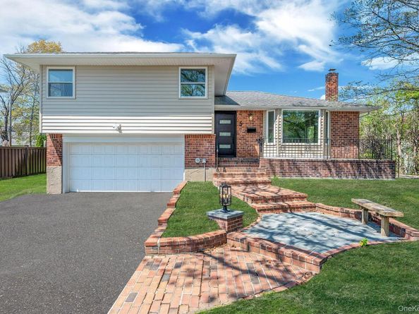 5 Warren Place, Plainview NY 11803