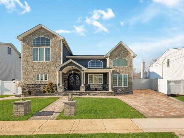 42 Sandy Lane, Massapequa NY 11758