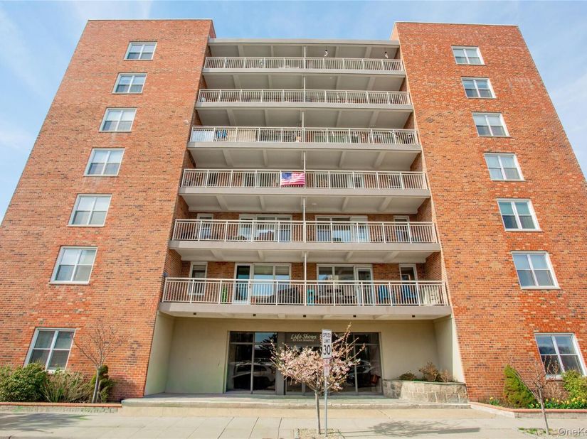 855 E Broadway 6H, Long Beach NY 11561
