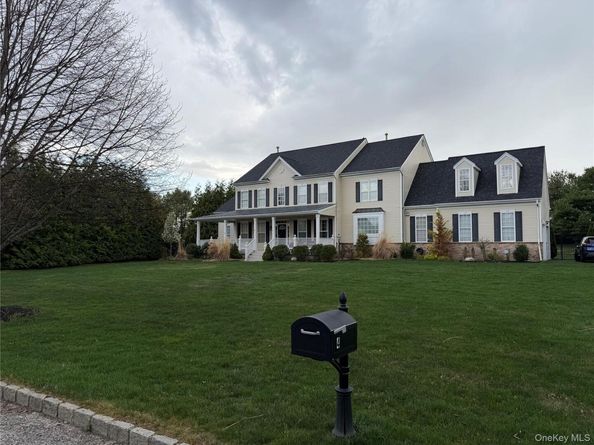 4 Indianwood Court, Wading River NY 11792