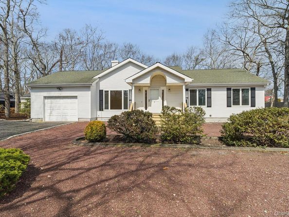4 Carols Way, Hampton Bays NY 11946