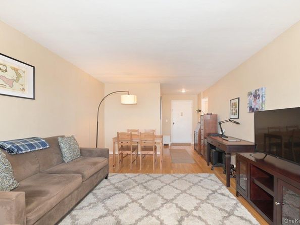 2 Birchwood Court 5H, Mineola NY 11501