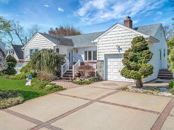 1672 Eyre Place, North Bellmore NY 11710