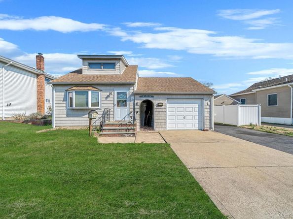 3659 Ionia Street, Seaford NY 11783