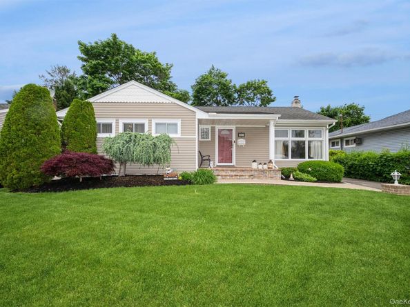 361 Spruce Lane, East Meadow NY 11554