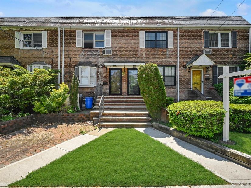 15822 Powells Cove Boulevard, Whitestone NY 11357