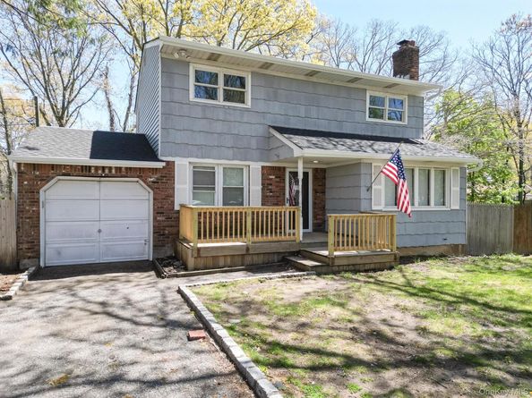 981 Connetquot Avenue, Central Islip NY 11722