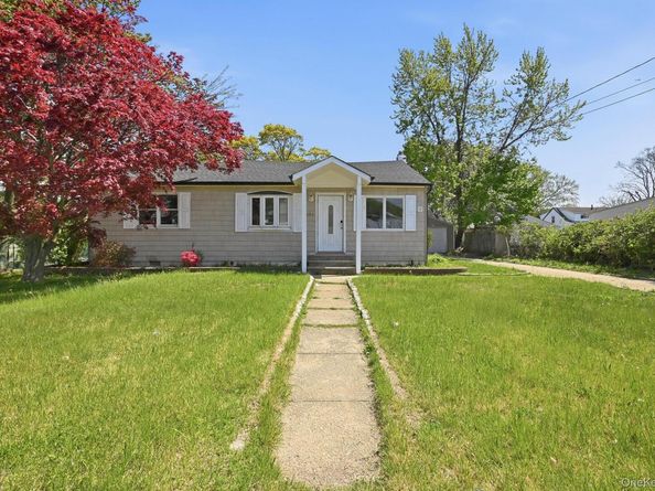 284 15th Street, West Babylon NY 11704
