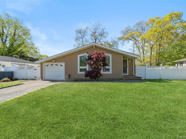82 Robinwood Drive, Mastic Beach NY 11951