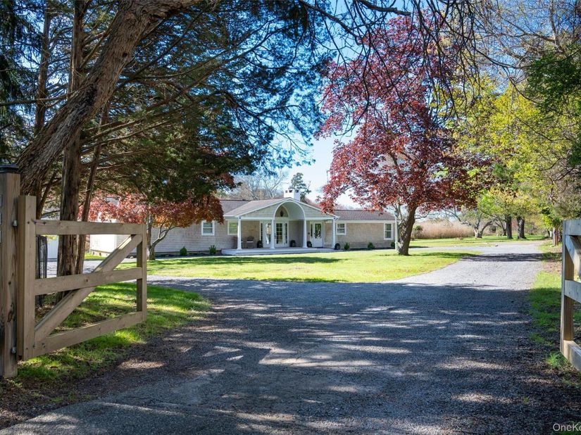 111 S Country Road, Remsenburg NY 11960