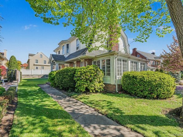 27 Center Drive, Whitestone NY 11357