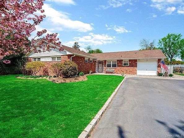 33 Long Bow Lane, Commack NY 11725