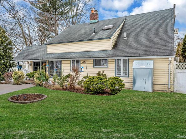 22 Mercury Lane, Levittown NY 11756