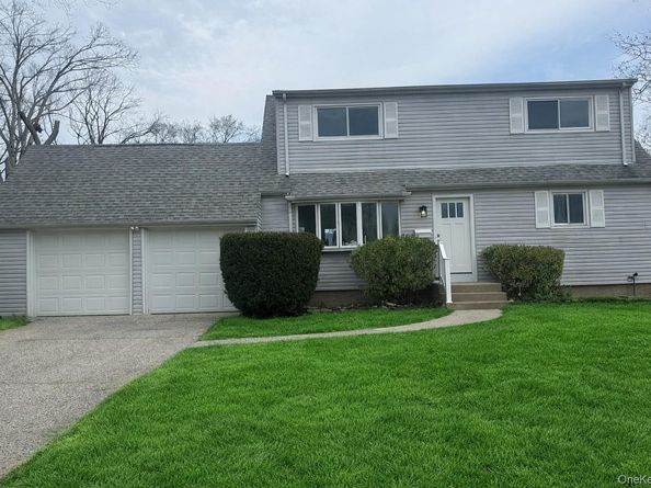 3 Vine Court, Centereach NY 11720