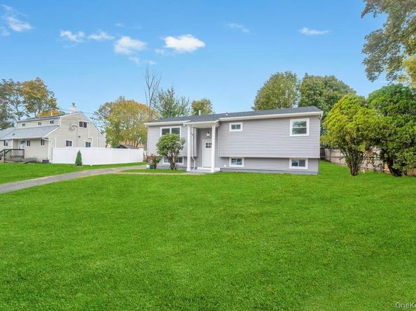 3004 New London Avenue, Medford NY 11763