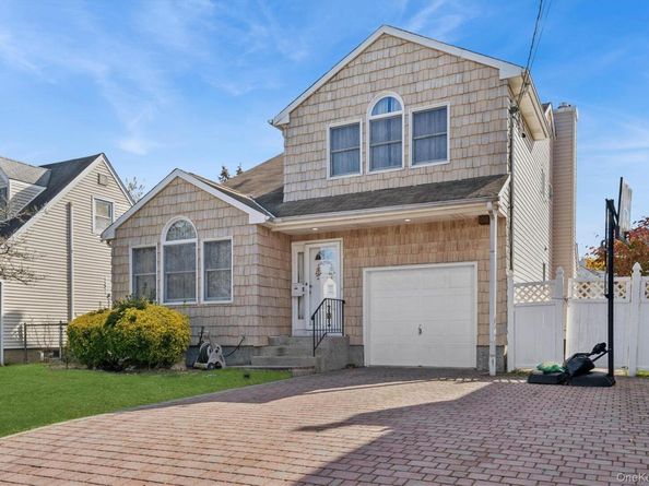 115 Schley Avenue, Albertson NY 11507