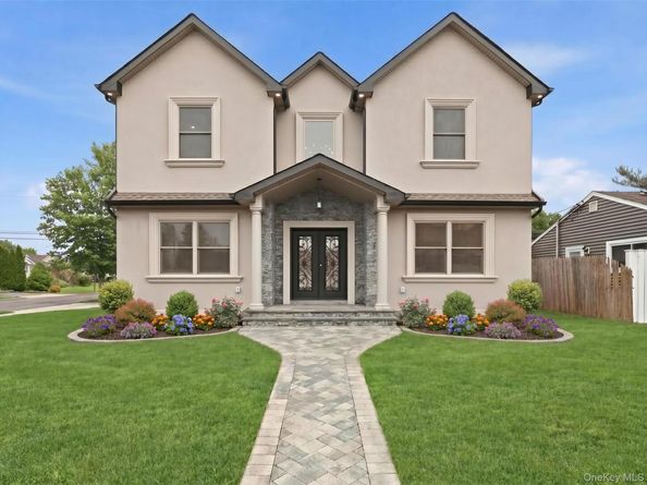 2 Griffin Lane, Syosset NY 11791
