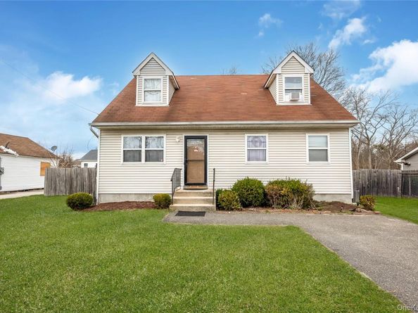 11 Holbrook Street, Bay Shore NY 11706