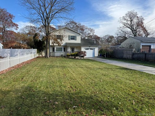 41 Broadway, Shirley NY 11967