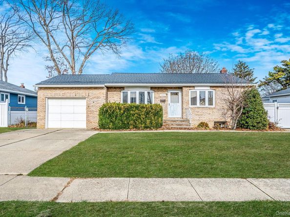 171 N Oak Street, Massapequa Park NY 11758