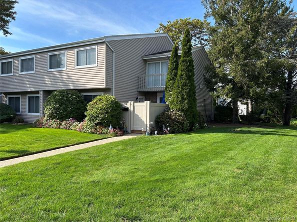 233B Springmeadow Drive B, Holbrook NY 11741