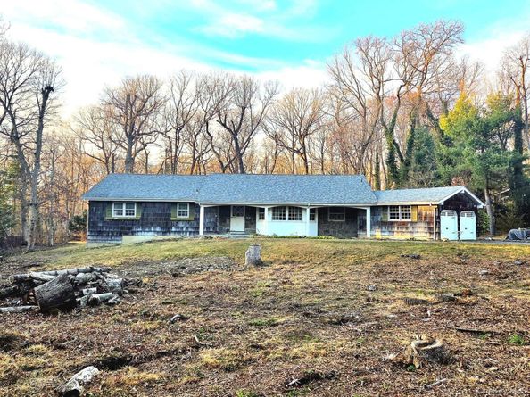 9 Weaver Lane, Dix Hills NY 11746