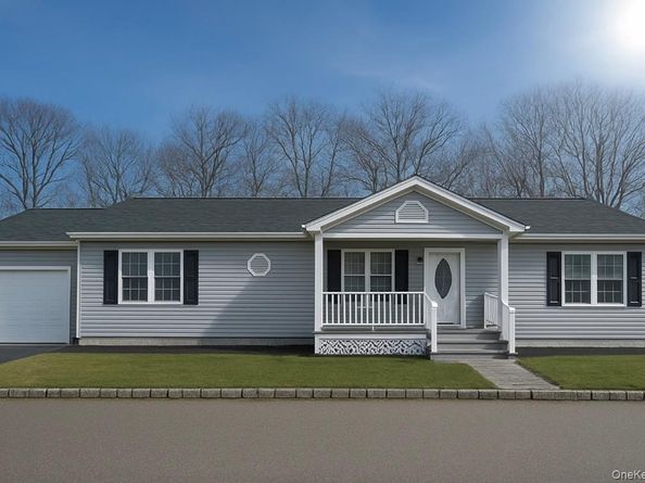 1407 Middle Road 275, Calverton NY 11933