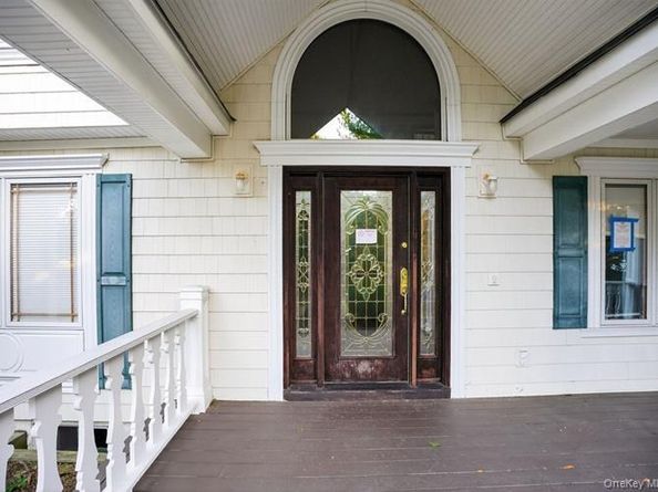 6 Robert Court, Center Moriches NY 11934