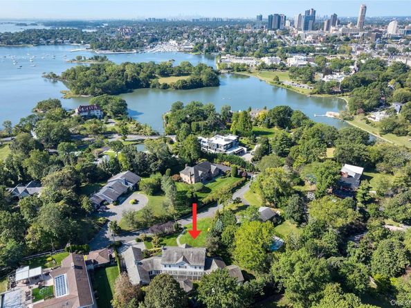 63 Premium Point, New Rochelle NY 10801