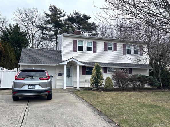 166 Choir Lane E, Westbury NY 11590