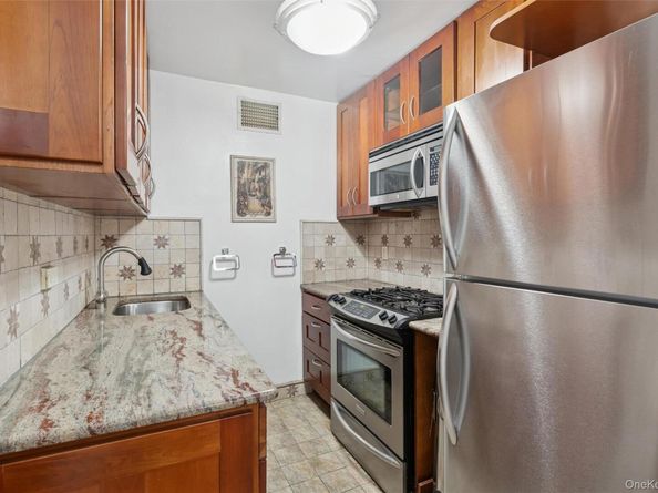 10230 66 Road 14A, Forest Hills NY 11375