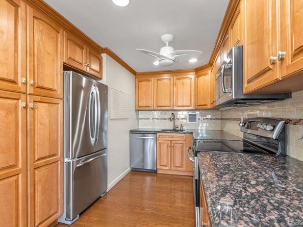 162-11 9th 7B, Beechhurst NY 11357