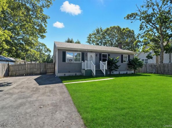 36 Flintlock Drive, Shirley NY 11967