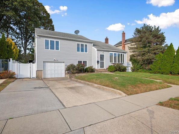 26 Bradford Lane, Bethpage NY 11714