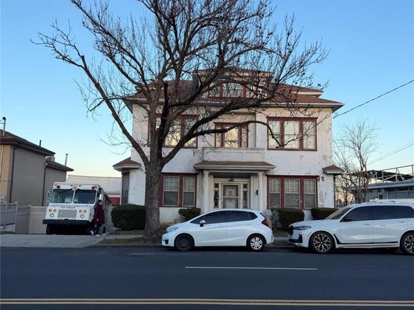 10661 Ditmars Boulevard, East Elmhurst NY 11369