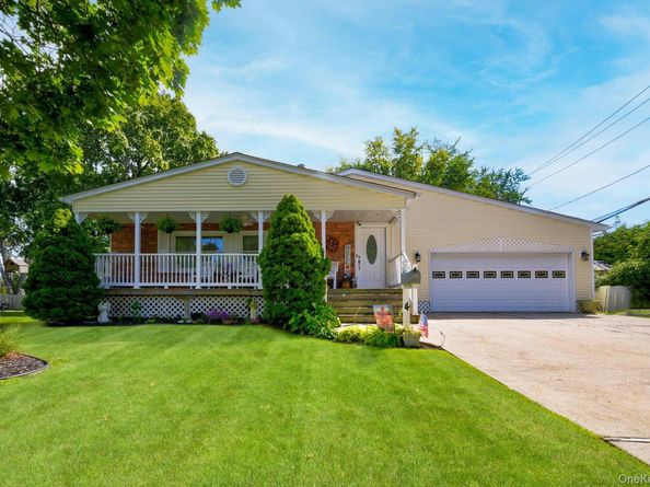 4 E Hill Drive, Smithtown NY 11787