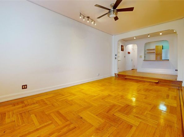 2160 Bronx Park E 6J, Bronx NY 10462