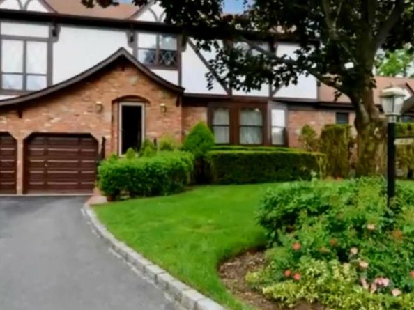 45A Pelican Court, Syosset NY 11791