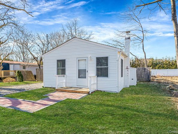 42 Oak Drive, Riverhead NY 11901