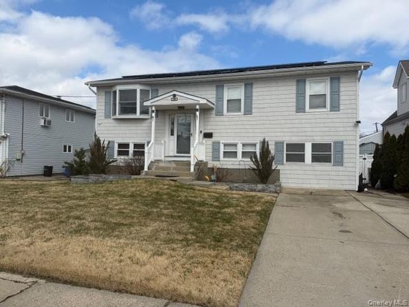 16 W Marine Avenue, Lindenhurst NY 11757
