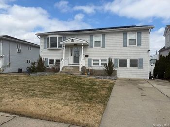 16 W Marine Avenue
