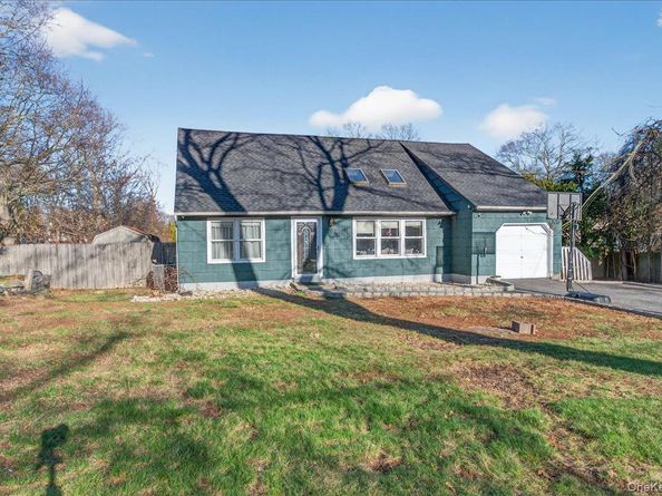 528 Lockwood Drive, Shirley NY 11967