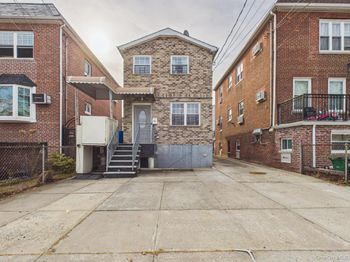 2515 Woodhull Avenue