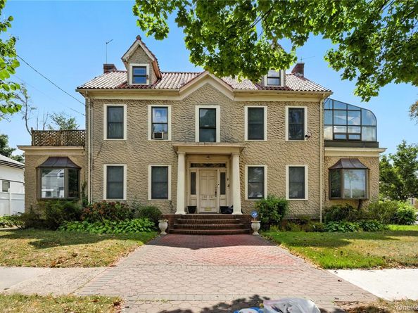 19404 110th Road, Saint Albans NY 11412