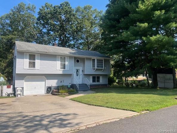 3 Wainscott Drive, Sound Beach NY 11789