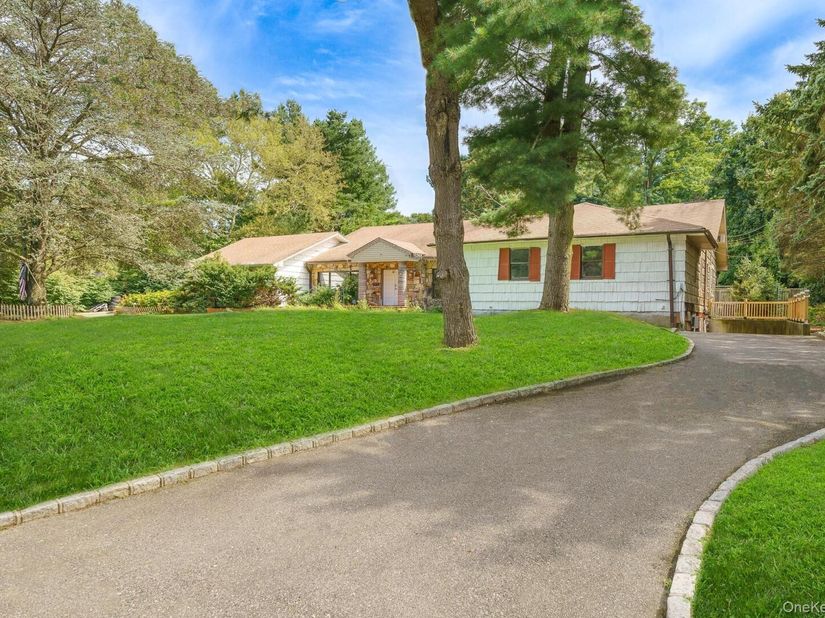 4 Rose Court, Centereach NY 11720