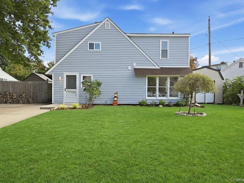 6 Stonecutter Road, Levittown NY 11756